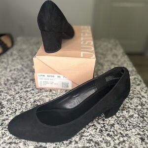 JustFab Black Heels Classic Suede Design